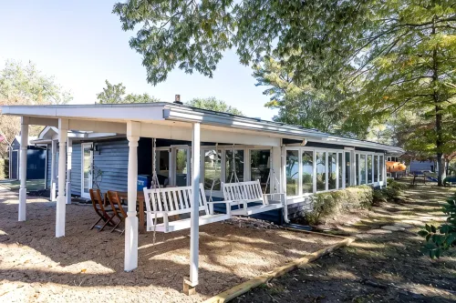 The Little Blue Cottage - Topping : Waterfront!