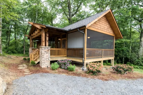 NEW FOREST COTTAGE W/GRILL & SCREENED IN PATIO:HIKE, FISH, GOLF, WATERFALLS - Boutique