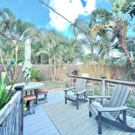 Coastal Cottage 227 - Walk to Beach, King Bed