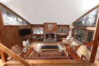 Mountain Cabin with long range views, privacy, and more.