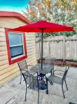 Downtown Two Bedroom Craftsman Home- 2 Minute Walk to the Plaza