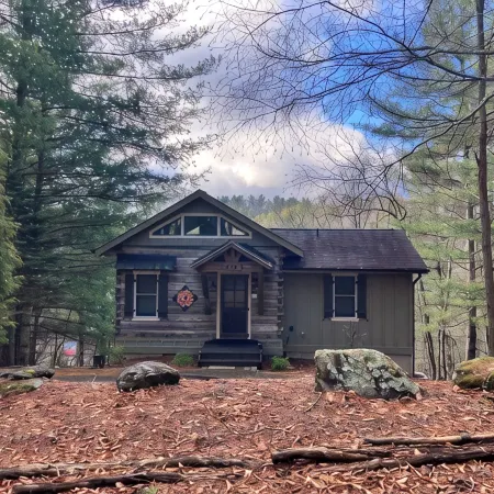 New River, Ashe County, Secluded Log Cabin, West Jefferson Area