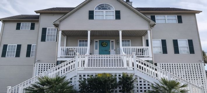2 Family House Steps from Beach; 2 Master Bedrooms; Beach and Bike Equipment too Hoteles en Condado de Colleton