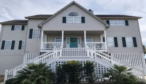2 Family House Steps from Beach; 2 Master Bedrooms; Beach and Bike Equipment too - 무료 와이파이