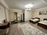 Vostok Hotel - parking