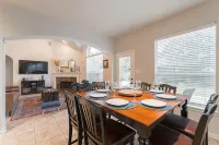 Brand New Pool & Spa! 4-Bdr Home in the Woodlands TX, Sleeps 10 - Private Pools