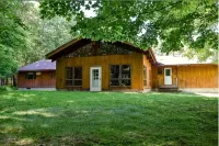 Luxury Cabin with Indoor Heated SaltWater Pool! -  Privatzimmer