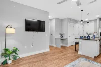 Swanky Cozy 1-bedroom apartment w/fitness room, pool,WIFI in fabulous Fort Worth