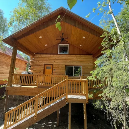 Riverfront, Authentic, Luxury Log Cabin-Bull Moose