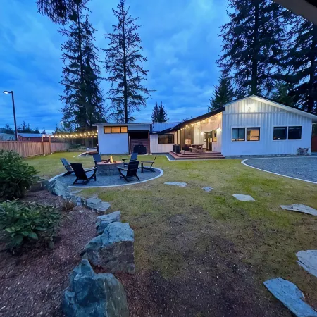 The Sprout  - gas fire-pit, grilling staton, hot tub, close to shops & hiking