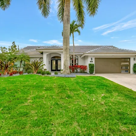 Remodeled Beach Retreat - Heated Pool,  Bikes, Mile to Beach and Atlantic Avenue