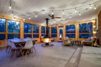 Fire Pit! Patio! Game Room! Hot Tub! Sun Room! Minutes to Baraboo & Dells