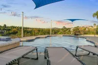 Resort-style Home with stunning views, pool, hot tub, putting green - Pools