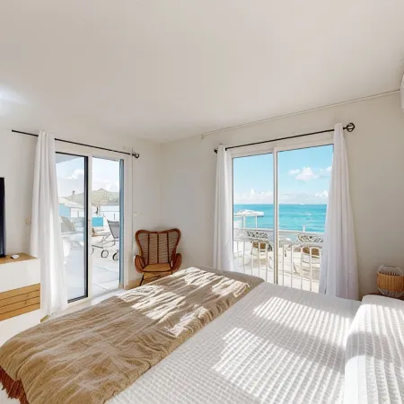Magnificent Waterfront Apartment