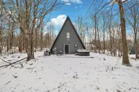 Cozy Modern A-Frame with Hot tub, Fireplace, soak tub & Games