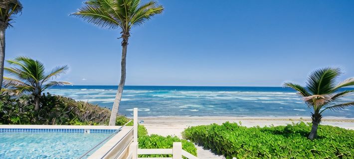 Coral Loft 4BR + 1 BR Oceanfront Villa w/ Private Pool & Beach in Grand Cayman Hotels in North Side