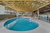 Welcome To the Ranch at White Water- Charming home on 5 acres with event patio. - Boutique