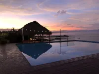 Perfect surfer getaway and family friendly beachfront condo