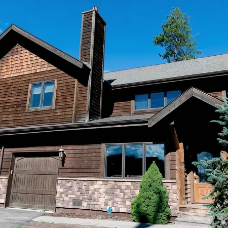 Summer Escape or Winter Wonderland. Private Hottub, 1 mi from downtown Whitefish Отели в г. Уайтфиш