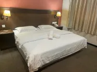 Queen Hotel - parking