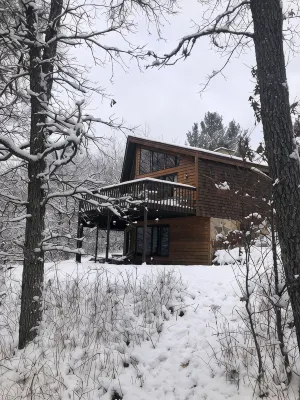 Private Wisconsin getaway 25 minutes from Hayward with hot tub! - Chalets