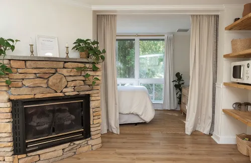 The Mac House - With a Hot Tub! - 2-Star