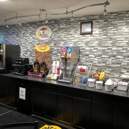 Super 8 by Wyndham Brownsburg