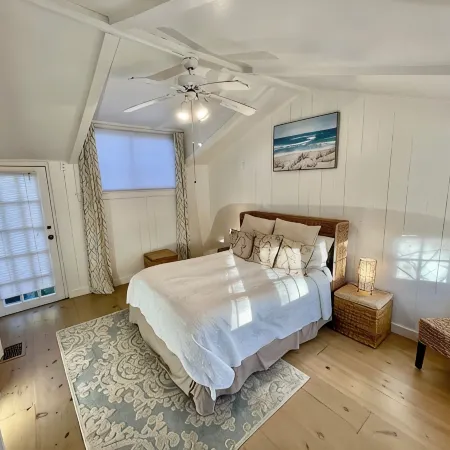 Gosnold Manor 300 Yards To Veterans Park Beach, recently updated home.