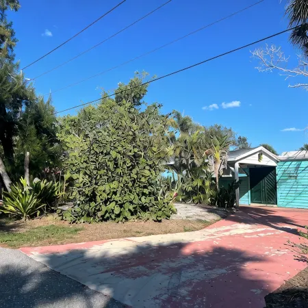 Walk to Beach/Village, Heated Saltwater Pool, Strong WiFi