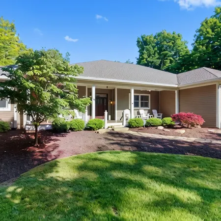 Luxury Estate–Pool, Pool House, Theater, Game Room, Putting Green–Steps to Beach
