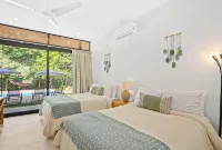 Special offering price! Exquisite 4 br villa w/private pool in gated community! - Villa