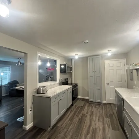 Newly Remodeled! 3Bed/2Bath house w/bonus adult bunk beds! Close to KSU stadium!