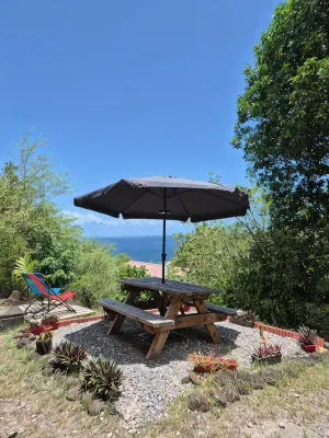 F2 Sea View with Jacuzzi in Petite-Anse. - 2성급