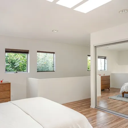 Designer Loft with parking 5min to the beach !