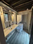 Holly Trail Treehouse in Anderson w/Wifi, AC, Smart TV, Full Bath and Washer - balcony