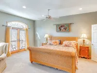4000 sq. ft. With EXTRA LARGE BRAND NEW HOT TUB. Directly across from Ski Resort Hotels in Hunter