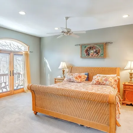 4000 sq. ft. With EXTRA LARGE BRAND NEW HOT TUB. Directly across from Ski Resort