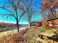 Eagles Nest- River View Cabin 프리먼 호텔