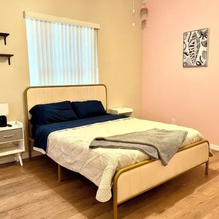 Pet Friendly, 3-bedroom house with AC, WiFi in welcoming Palm Coast