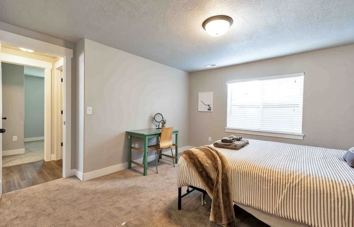 Sleepy Ridge Apt, Self Check-In, Parking
