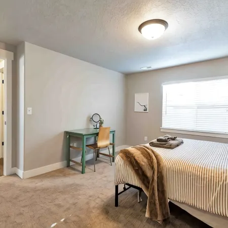 Sleepy Ridge Apt, Self Check-In, Parking