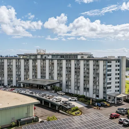 Hilo Getaway: 2Br Condo w/ Pool, A/C & Incredible Views