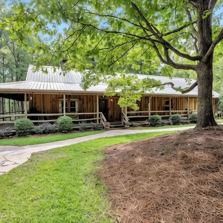 Church Farm cabin is a cozy cabin for an unforgettable stay in central Alabama