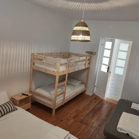 Refúgio Junto à Praia. Casa Familiar, com Jardim. Aceitam-se Animais!