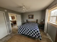 Little house in the woods but only 5 minutes from town! - 3-Star