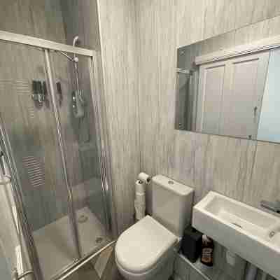 Crown Àros Beag, Ultra Central, 2-bedroom, 2nd Floor Apartment Rooms