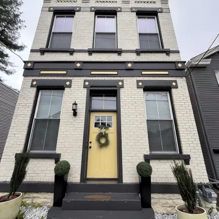 BIG ASH HOUSE Historic Ludlow Beauty !!!  Overlooking the Ohio River