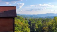 "Her Endless Views" Cabin Has Incredible Mountain Views, Hot Tub, and Firepit - Mountain view