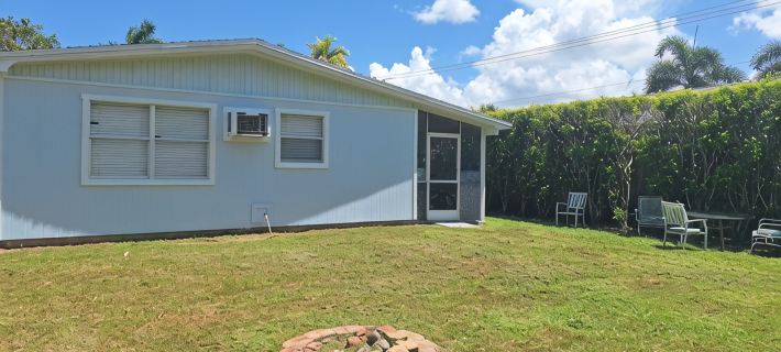 5 O'Clock Somewhere getaway-Walk/Bike to Beach,Shops ,Fenced private doggie area Hotels in Naples Park