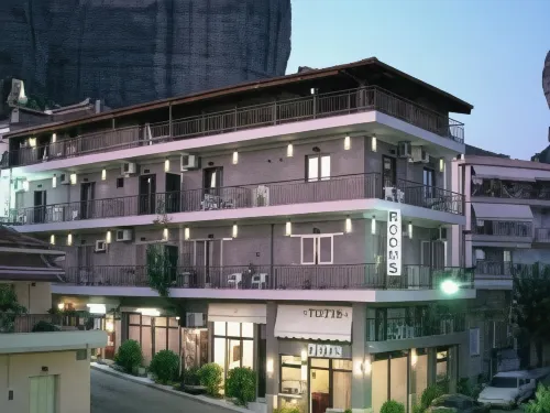 Toti Boutique Rooms - parking